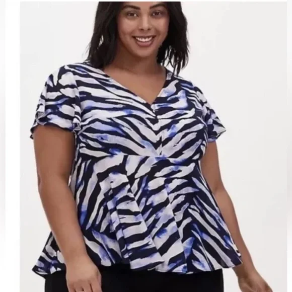 torrid size 4 water zebra flutter sleeve blouse - Picture 1 of 4